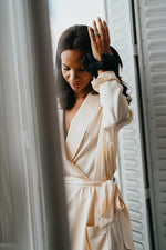 Charger l&#39;image dans la galerie, Adèle la robe de chambre | Sergé de soie lustré ivoire

